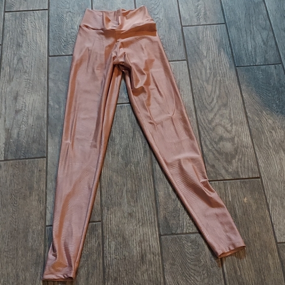 Nude Scrunch Butt Leggings - Picture 2 of 3